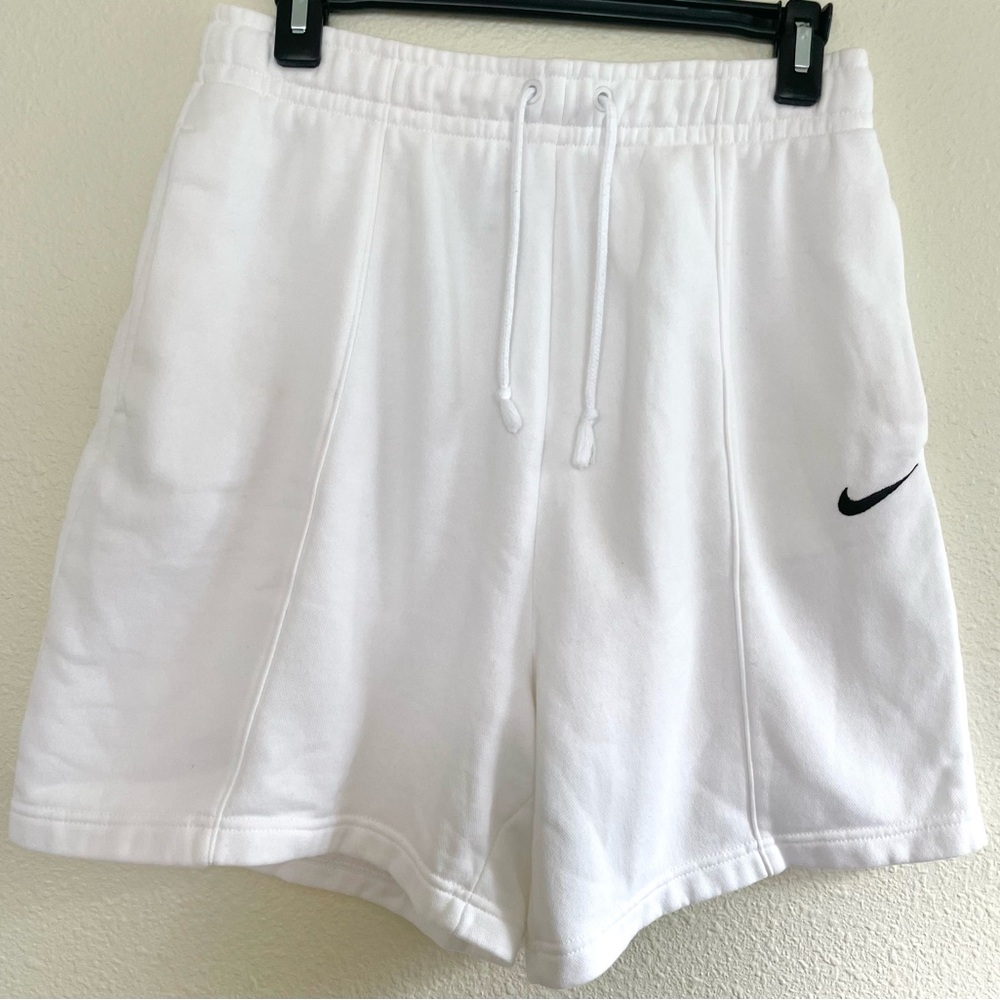 Nike Women's White High Waisted Athletic Shorts with Black Swoosh Sz small sport